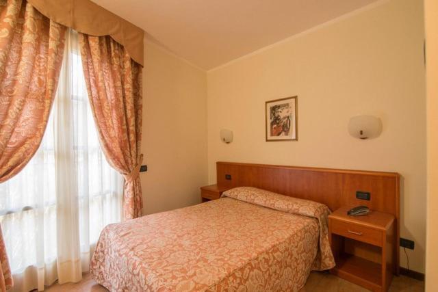 Albergo Giardino Sannazzaro de' Burgondi Exterior foto