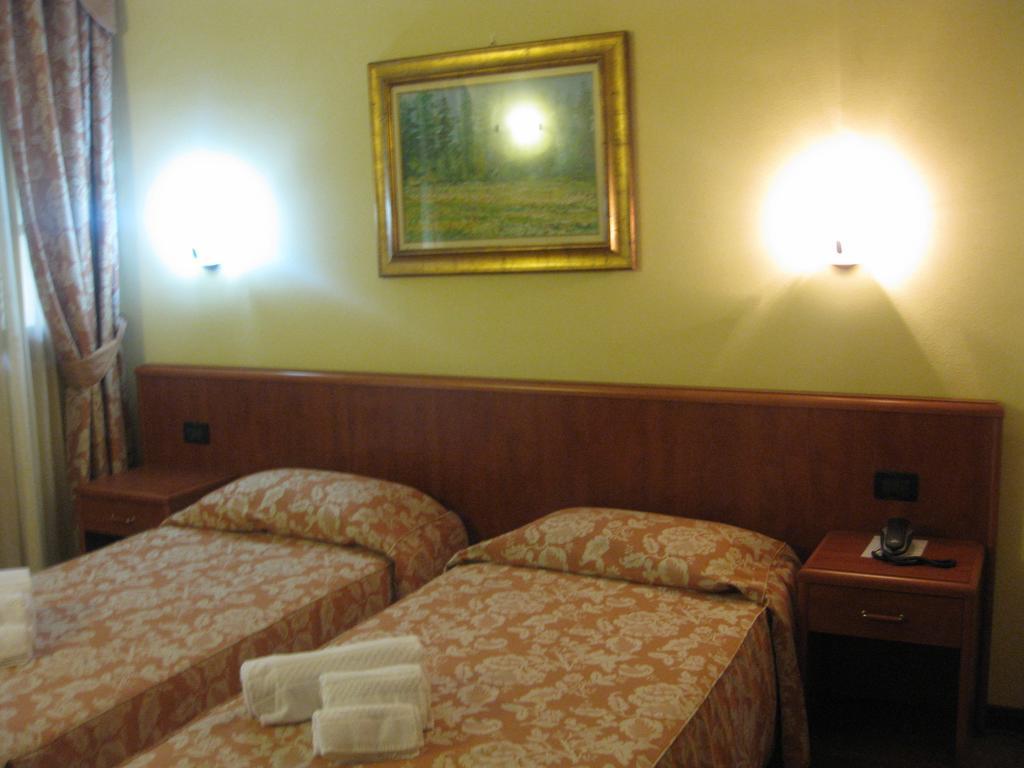 Albergo Giardino Sannazzaro de' Burgondi Quarto foto