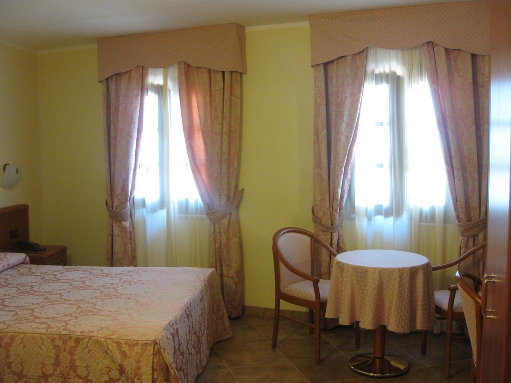 Albergo Giardino Sannazzaro de' Burgondi Quarto foto